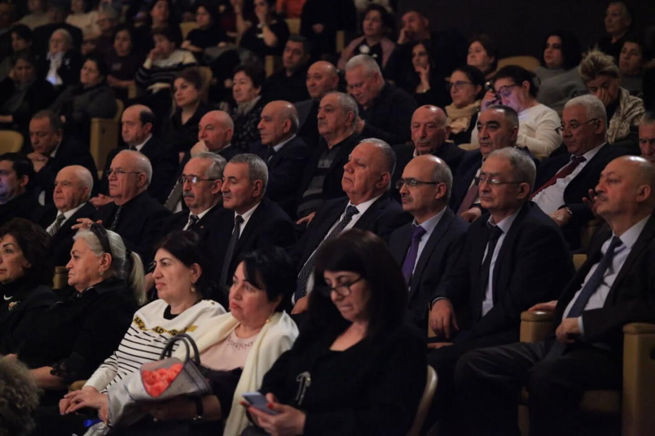 Торжественный вечер к 85-летию Бабы Махмудоглу