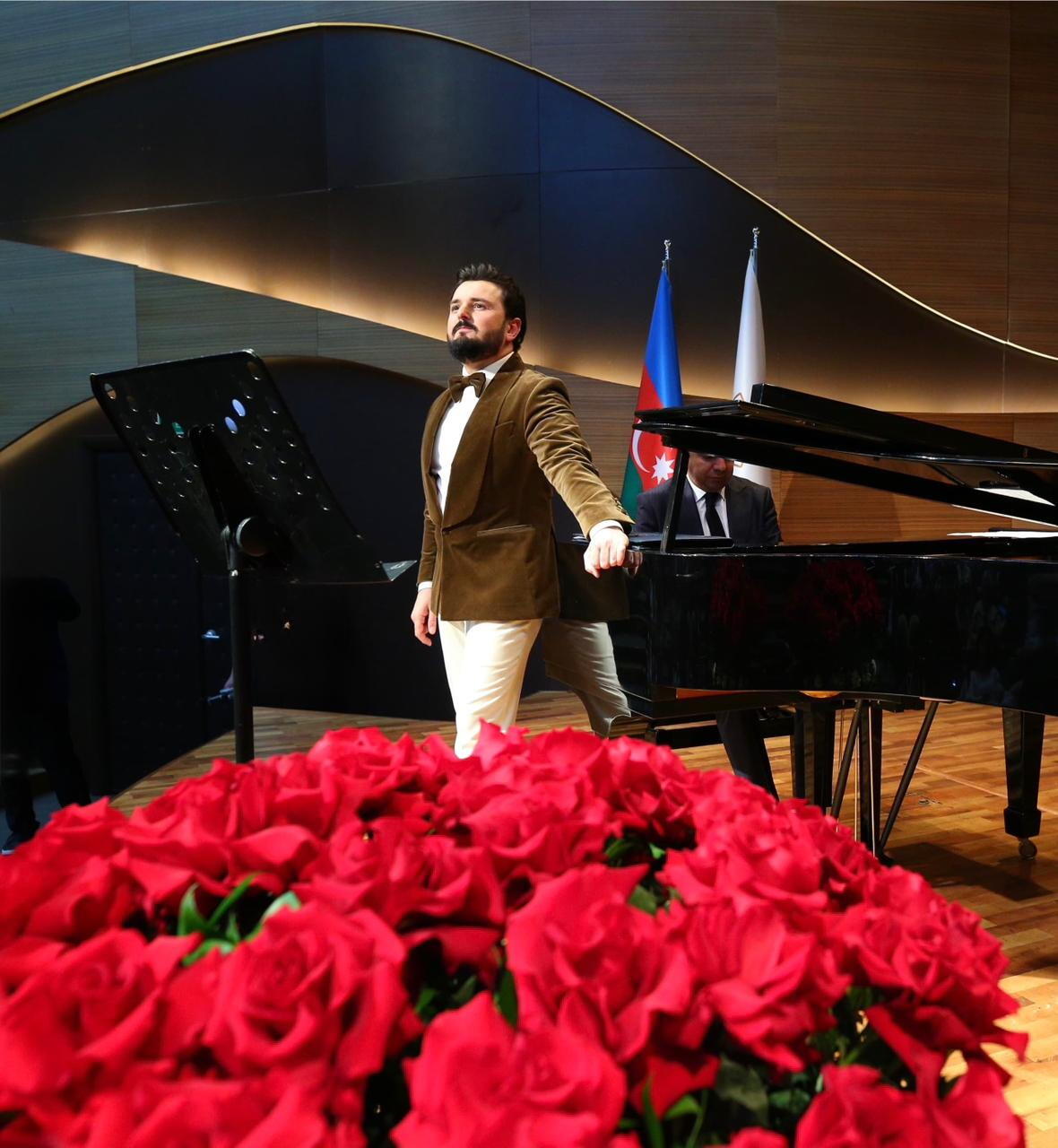 Праздничный подарок от Рамиля Гасымова - двухчасовой концерт без микрофона