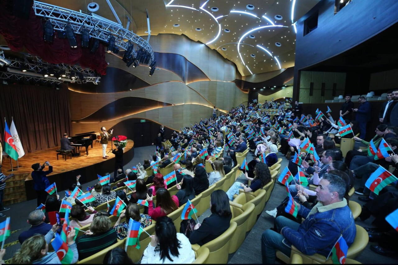 Праздничный подарок от Рамиля Гасымова - двухчасовой концерт без микрофона