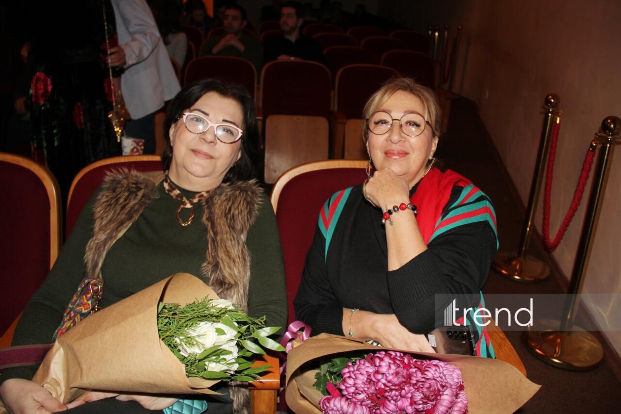 В Азербайджанском русском драмтеатре состоялась премьера спектакля "Ключ от чемодана с кирпичами"