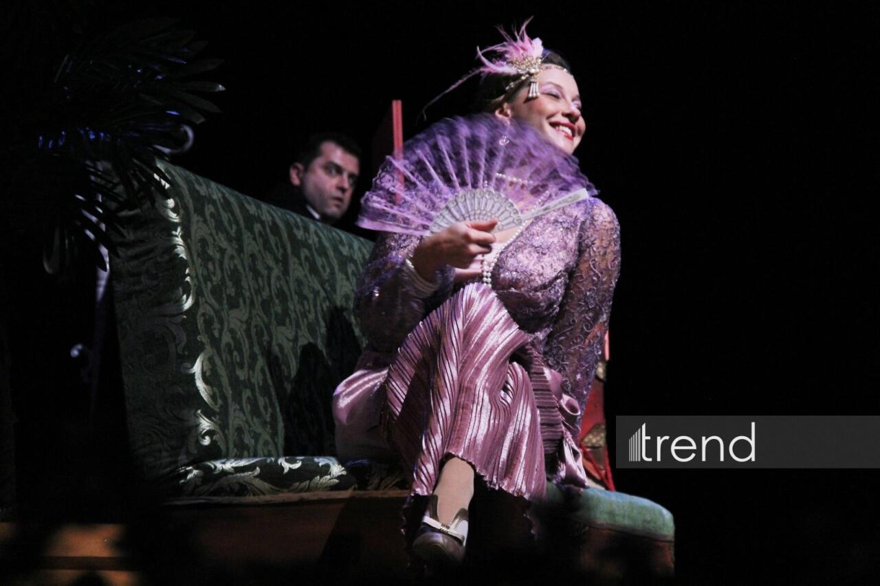 В Азербайджанском русском драмтеатре состоялась премьера спектакля "Ключ от чемодана с кирпичами"