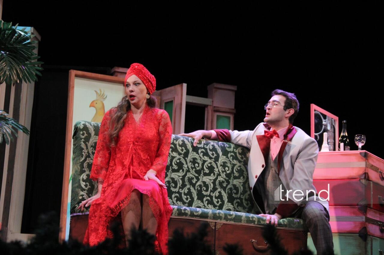 В Азербайджанском русском драмтеатре состоялась премьера спектакля "Ключ от чемодана с кирпичами"