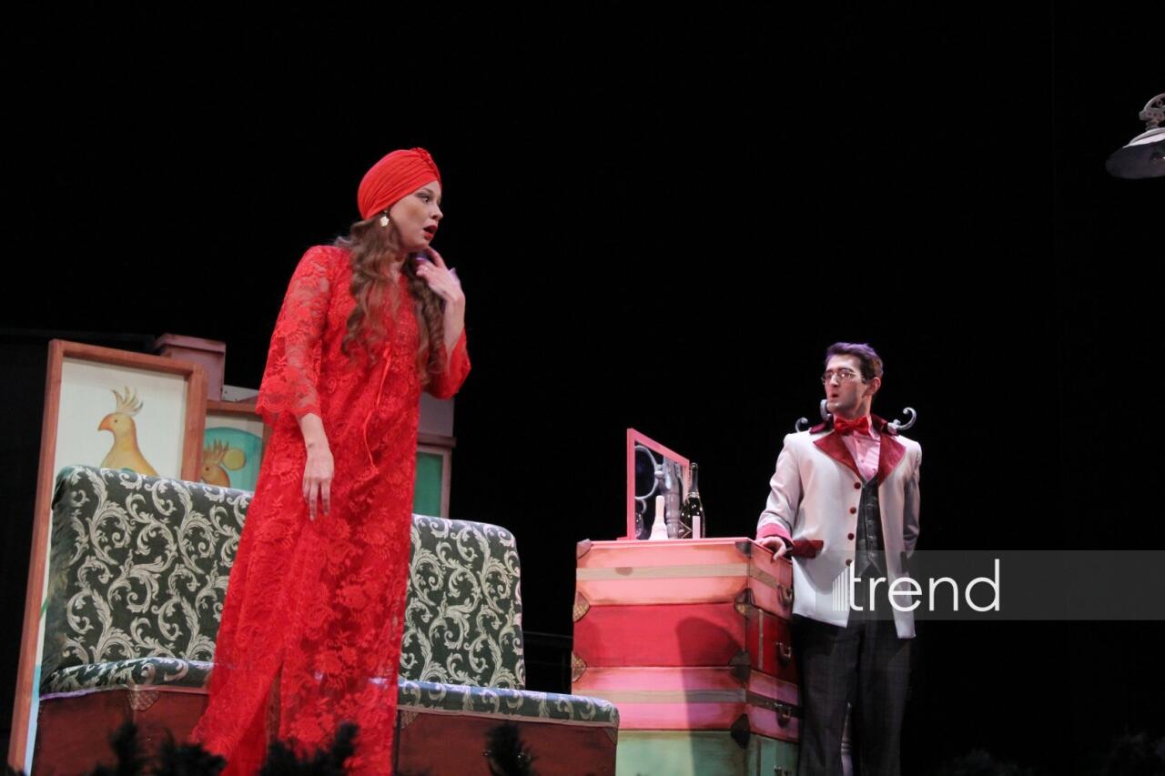 В Азербайджанском русском драмтеатре состоялась премьера спектакля "Ключ от чемодана с кирпичами"