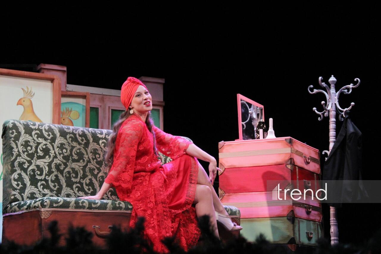 В Азербайджанском русском драмтеатре состоялась премьера спектакля "Ключ от чемодана с кирпичами"