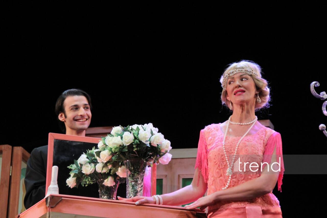 В Азербайджанском русском драмтеатре состоялась премьера спектакля "Ключ от чемодана с кирпичами"