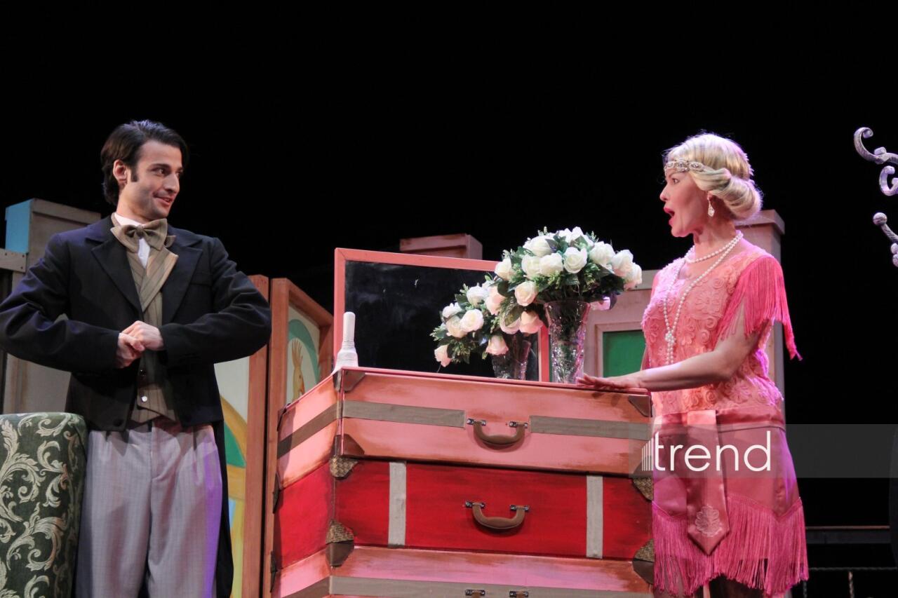 В Азербайджанском русском драмтеатре состоялась премьера спектакля "Ключ от чемодана с кирпичами"