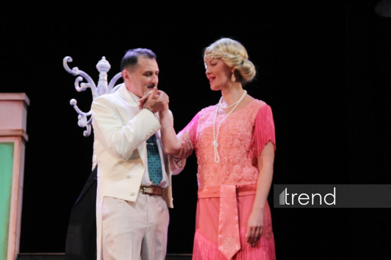 В Азербайджанском русском драмтеатре состоялась премьера спектакля "Ключ от чемодана с кирпичами"