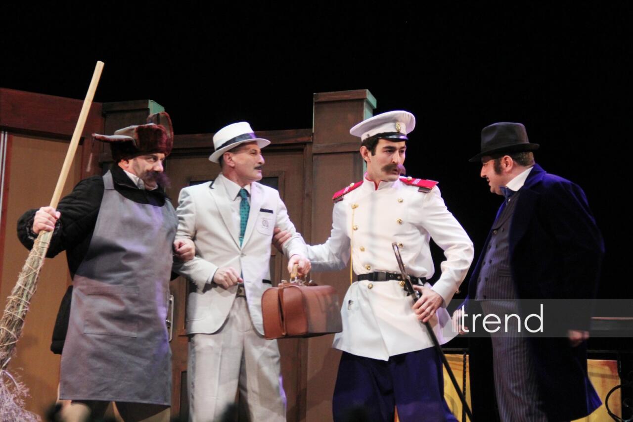 В Азербайджанском русском драмтеатре состоялась премьера спектакля "Ключ от чемодана с кирпичами"