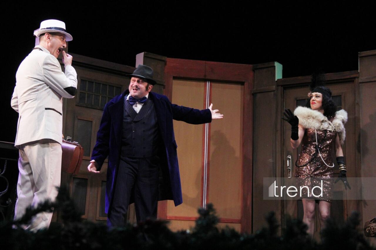 В Азербайджанском русском драмтеатре состоялась премьера спектакля "Ключ от чемодана с кирпичами"