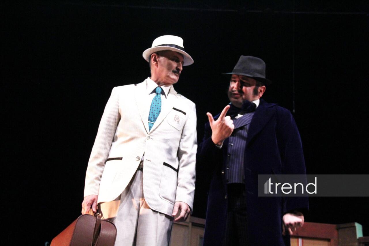 В Азербайджанском русском драмтеатре состоялась премьера спектакля "Ключ от чемодана с кирпичами"