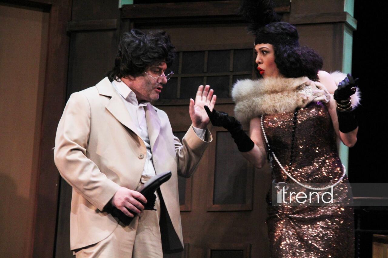В Азербайджанском русском драмтеатре состоялась премьера спектакля "Ключ от чемодана с кирпичами"