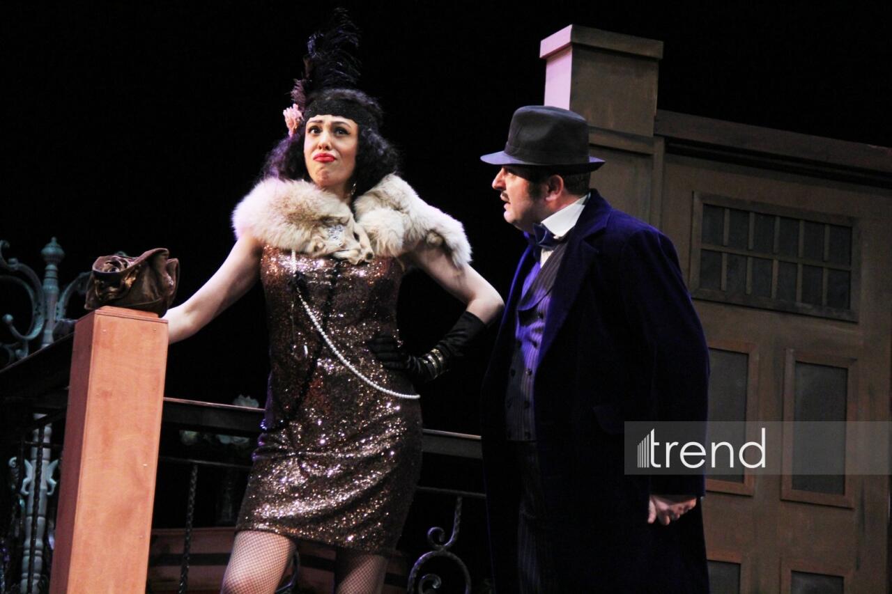 В Азербайджанском русском драмтеатре состоялась премьера спектакля "Ключ от чемодана с кирпичами"