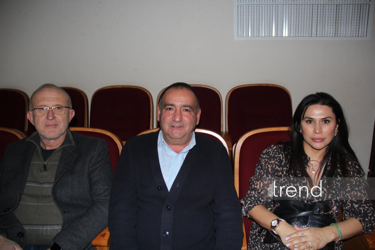 В Азербайджанском русском драмтеатре состоялась премьера спектакля "Ключ от чемодана с кирпичами"