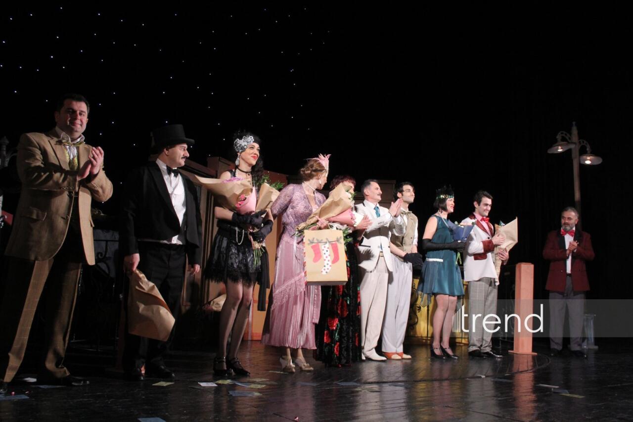 В Азербайджанском русском драмтеатре состоялась премьера спектакля "Ключ от чемодана с кирпичами"