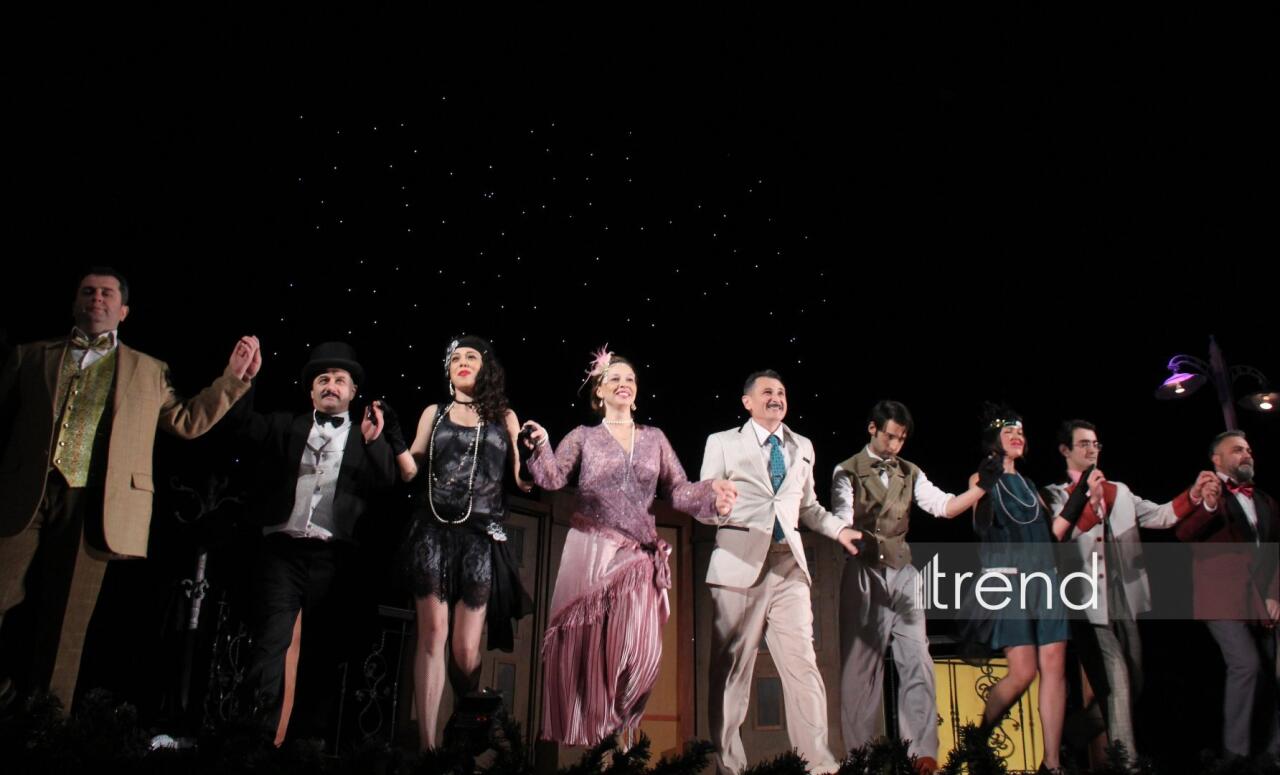 В Азербайджанском русском драмтеатре состоялась премьера спектакля "Ключ от чемодана с кирпичами"