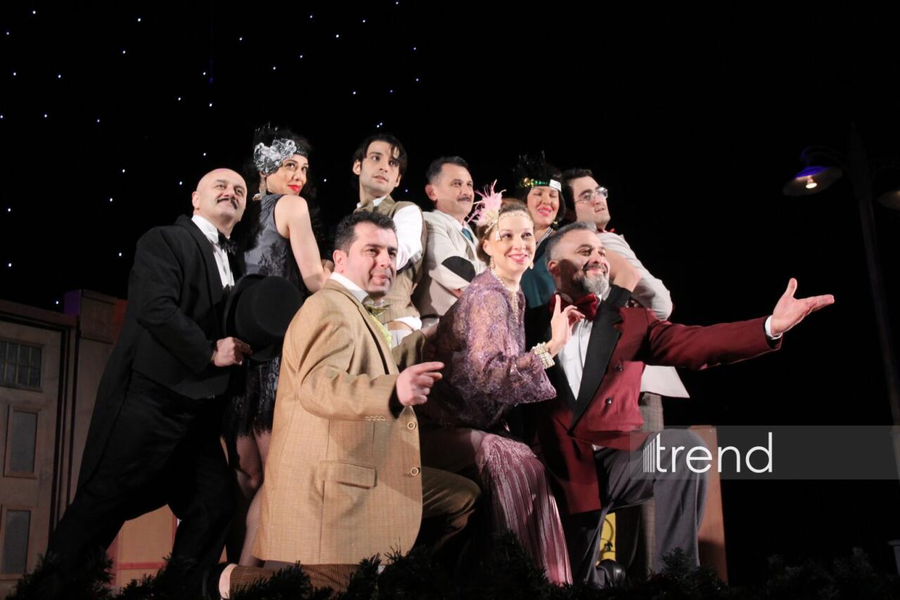 В Азербайджанском русском драмтеатре состоялась премьера спектакля "Ключ от чемодана с кирпичами"