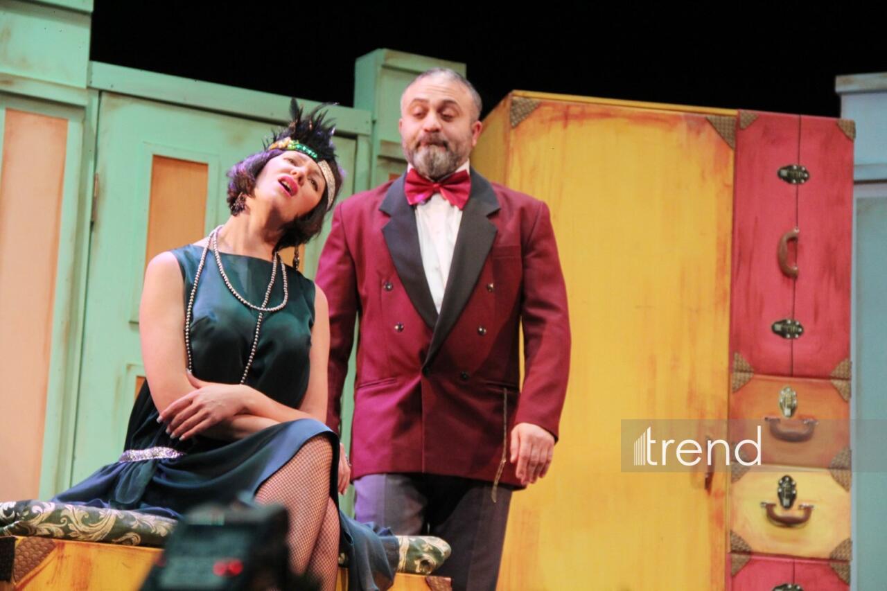 В Азербайджанском русском драмтеатре состоялась премьера спектакля "Ключ от чемодана с кирпичами"