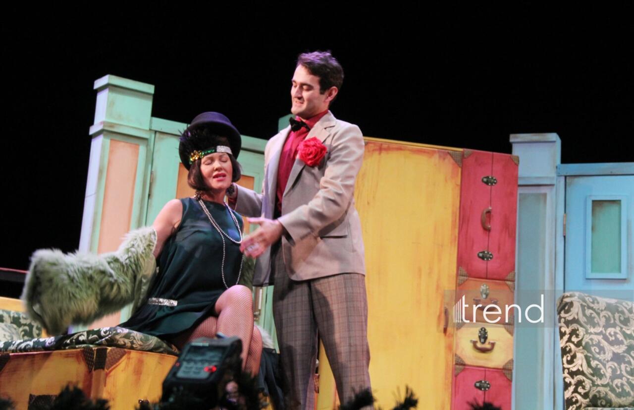 В Азербайджанском русском драмтеатре состоялась премьера спектакля "Ключ от чемодана с кирпичами"