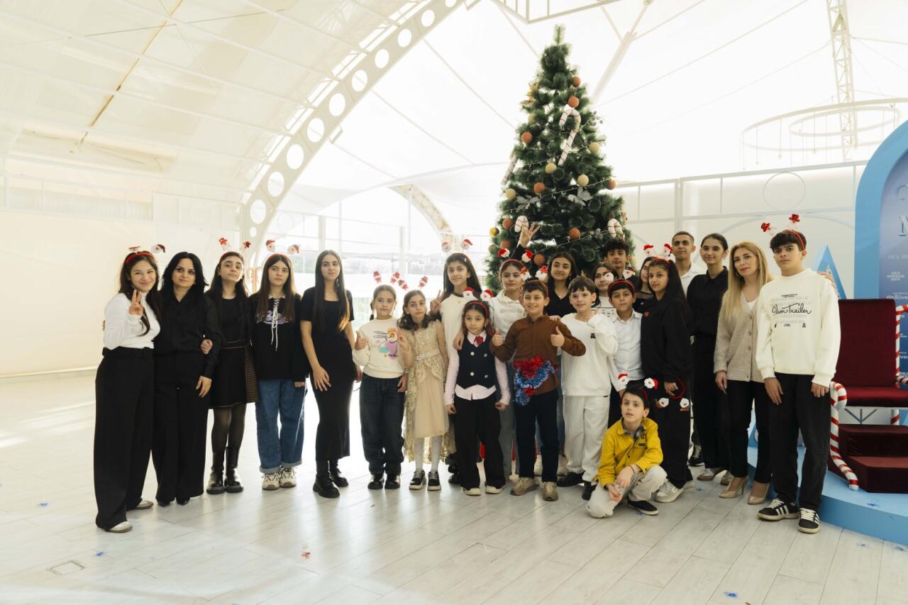 Эмин Агаларов организовал для воспитанников детских домов новогодний праздник