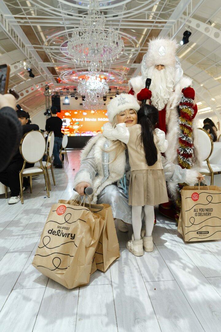 Эмин Агаларов организовал для воспитанников детских домов новогодний праздник