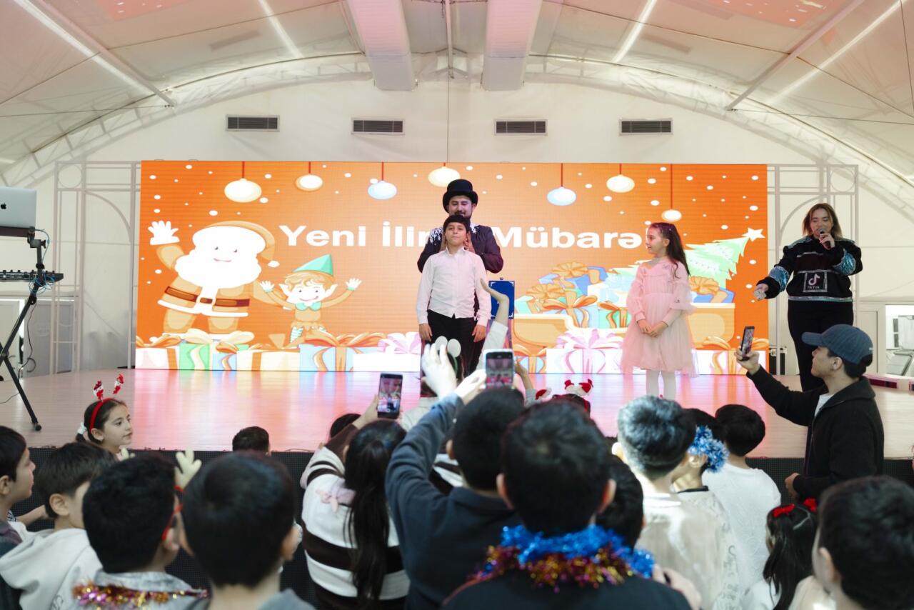 Эмин Агаларов организовал для воспитанников детских домов новогодний праздник