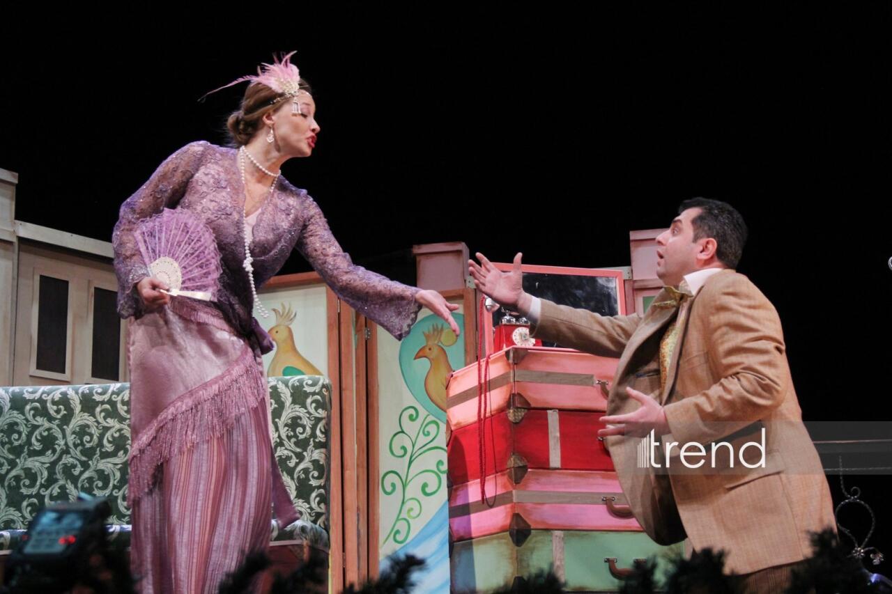 В Азербайджанском русском драмтеатре состоялась премьера спектакля "Ключ от чемодана с кирпичами"