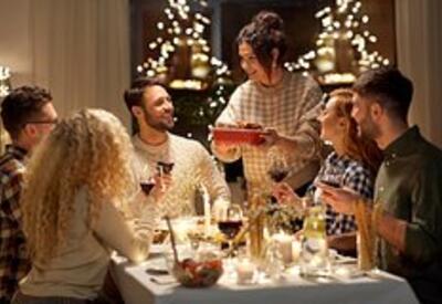 Гастроэнтеролог назвал помогающие легче перенести новогоднее застолье напитки