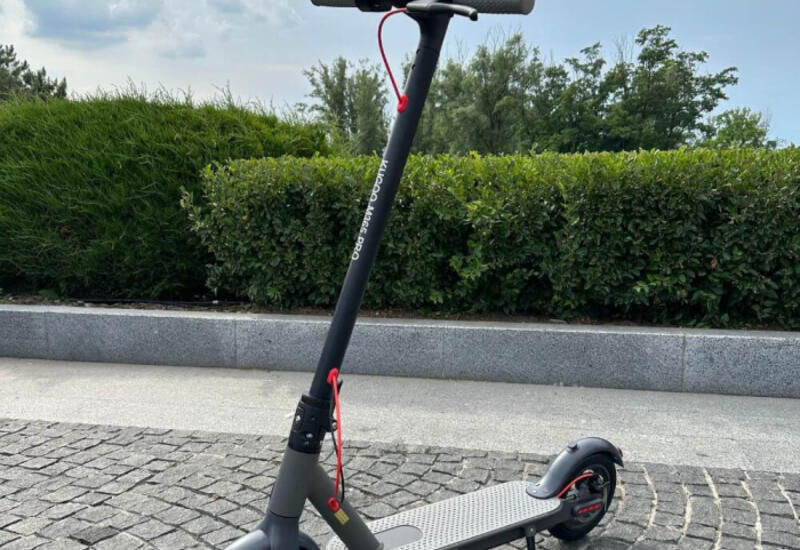 В Казахстане ввели права на скутеры