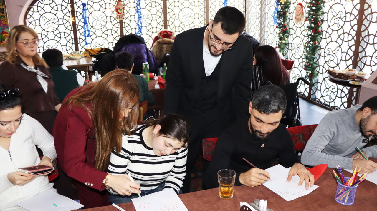В Баку прошел инклюзивный праздник "Цвет желаний", посвященный Новому году