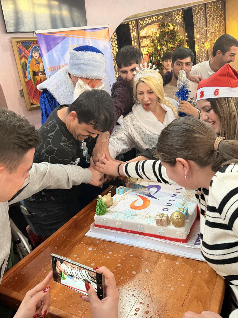 В Баку прошел инклюзивный праздник "Цвет желаний", посвященный Новому году