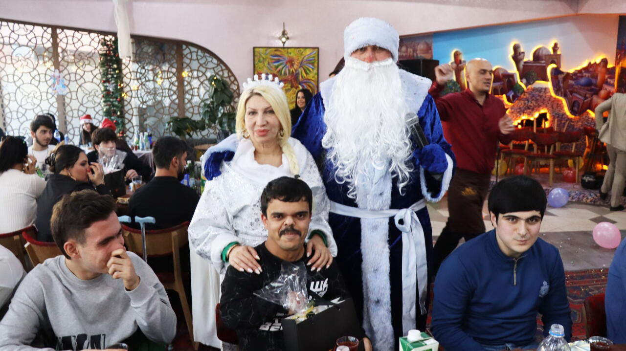 В Баку прошел инклюзивный праздник "Цвет желаний", посвященный Новому году