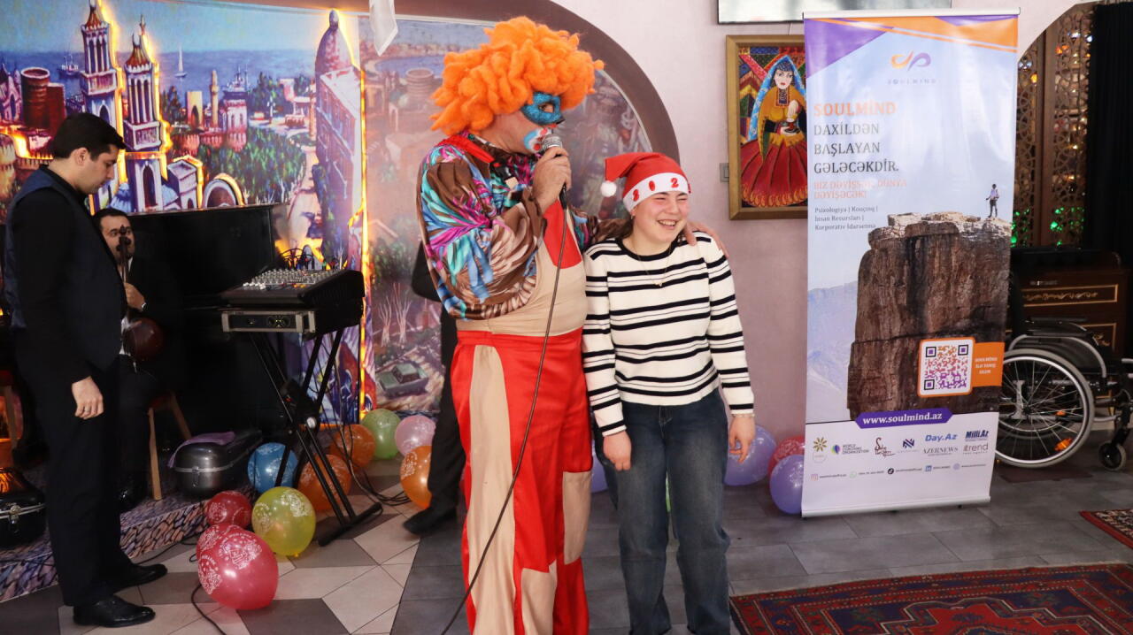 В Баку прошел инклюзивный праздник "Цвет желаний", посвященный Новому году