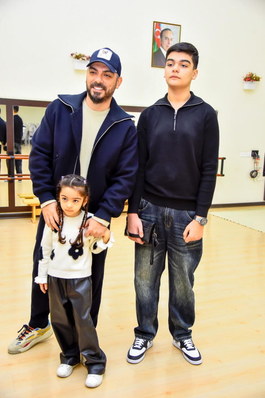 Для детей шехидов и ветеранов Карабахской войны представлен неоновый спектакль "Снежная королева"