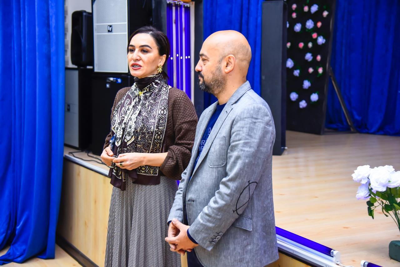 Для детей шехидов и ветеранов Карабахской войны представлен неоновый спектакль "Снежная королева"