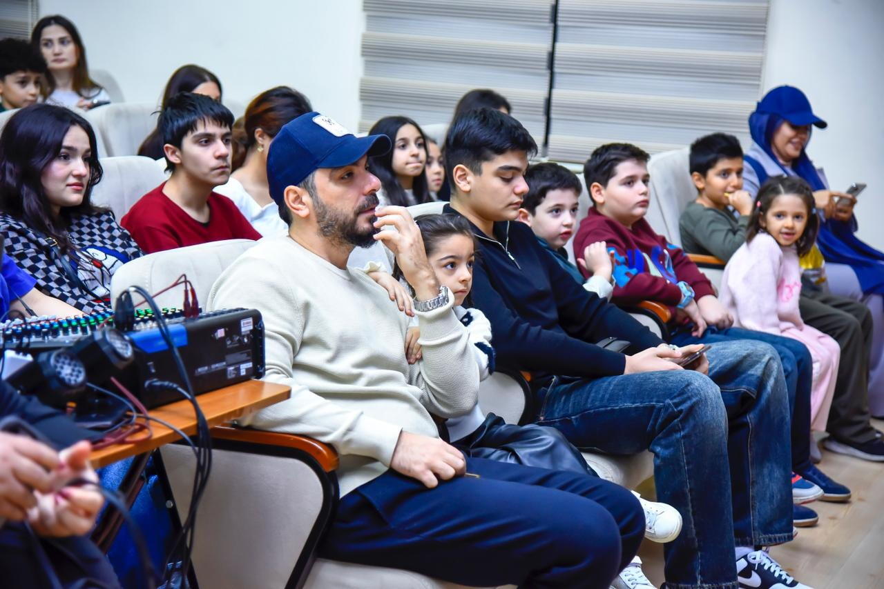 Для детей шехидов и ветеранов Карабахской войны представлен неоновый спектакль "Снежная королева"