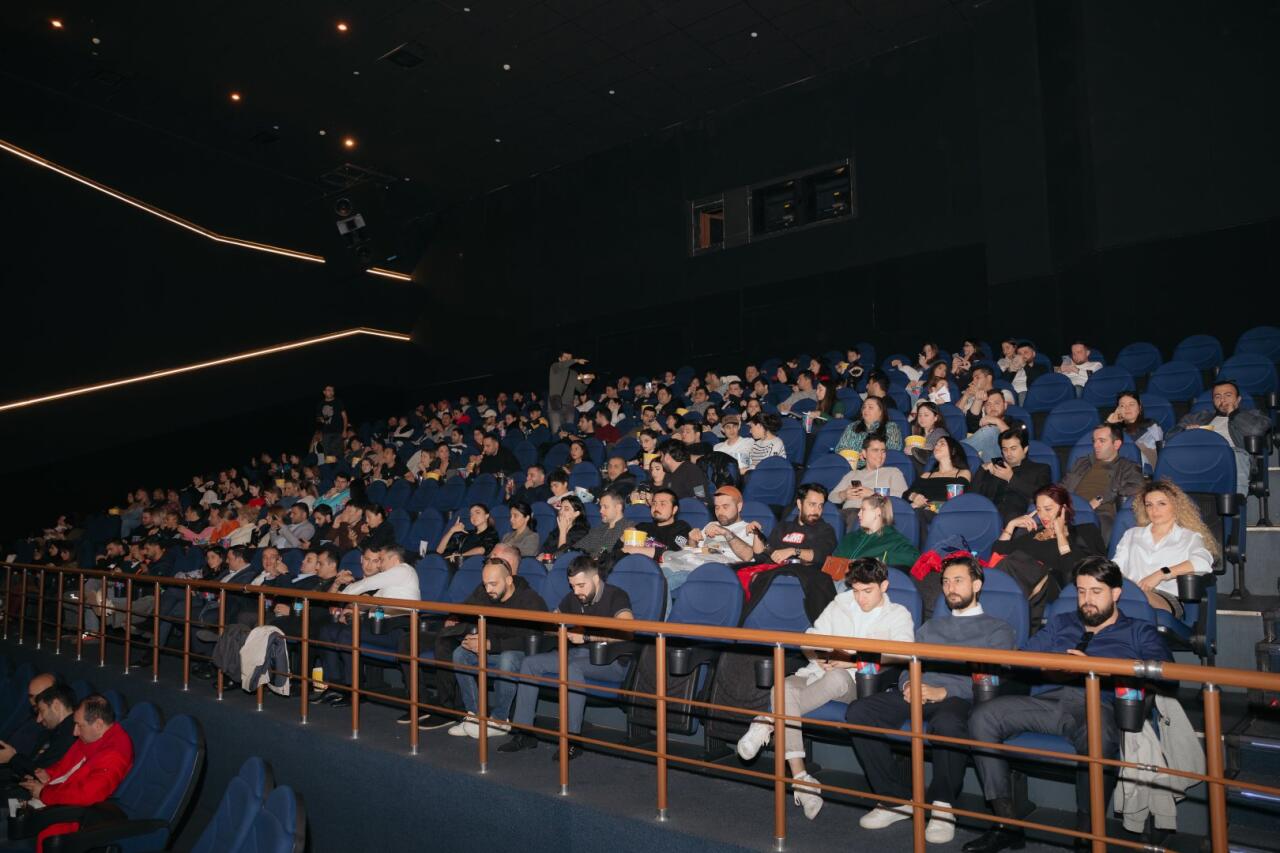 Фархад Бадалбейли отметил день рождения вместе со студентами Бакинской музыкальной академии