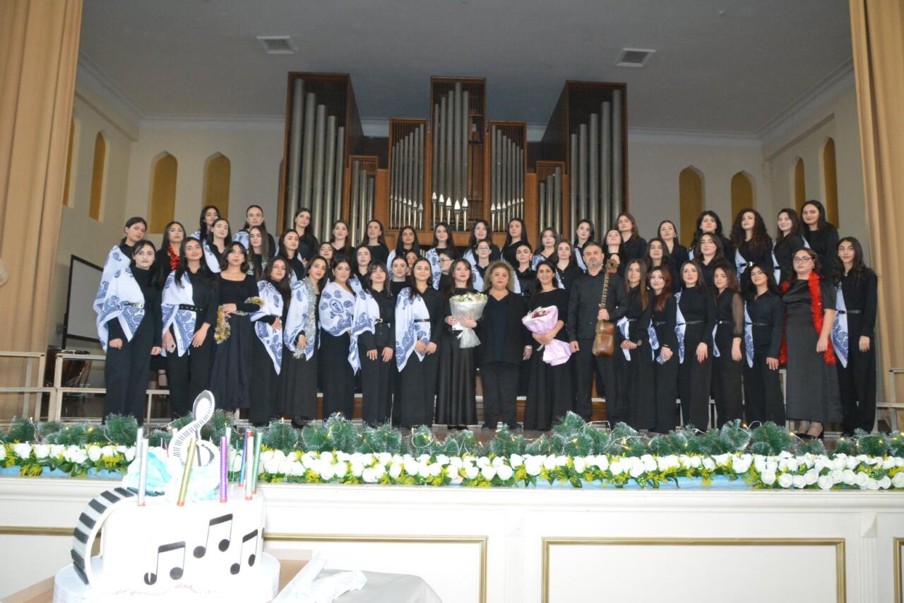 Фархад Бадалбейли отметил день рождения вместе со студентами Бакинской музыкальной академии