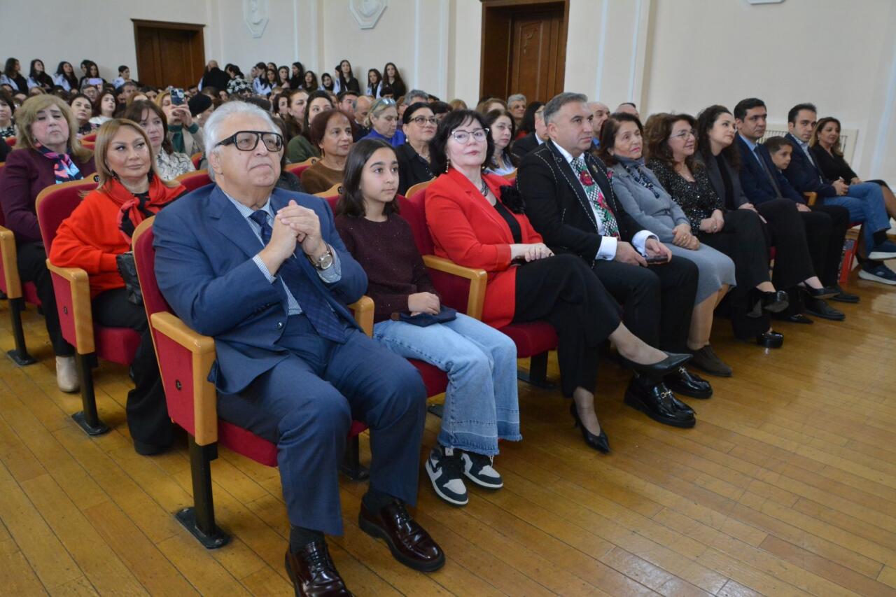 Фархад Бадалбейли отметил день рождения вместе со студентами Бакинской музыкальной академии