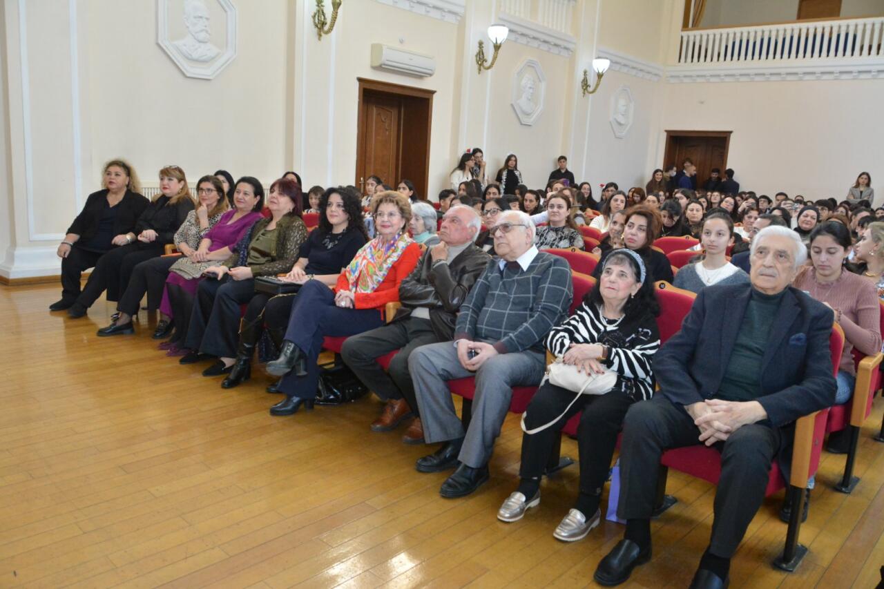 Фархад Бадалбейли отметил день рождения вместе со студентами Бакинской музыкальной академии