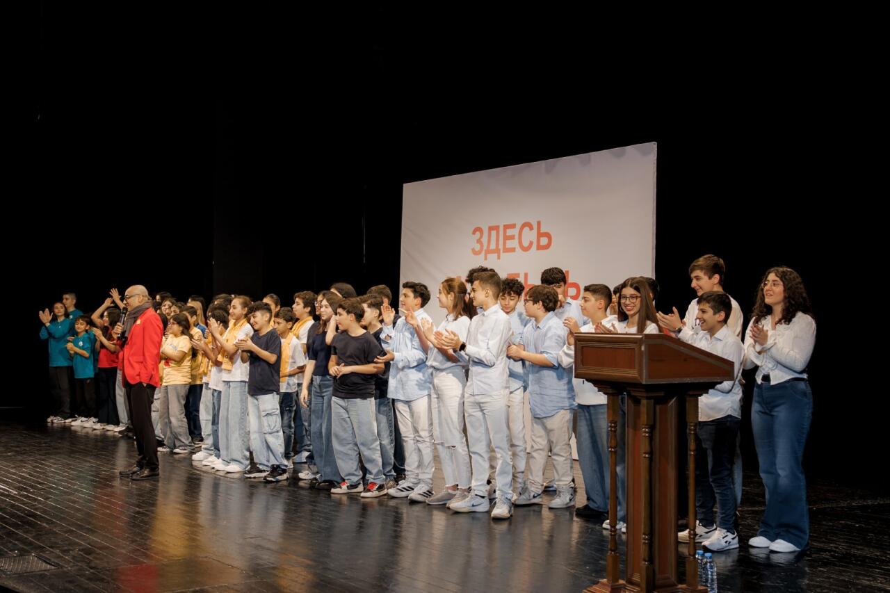 В Баку разгорелась битва смеха и креатива Юниор Лиги КВН сезона 2025–2026