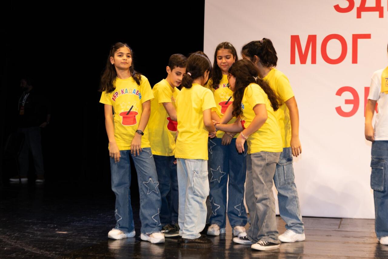 В Баку разгорелась битва смеха и креатива Юниор Лиги КВН сезона 2025–2026