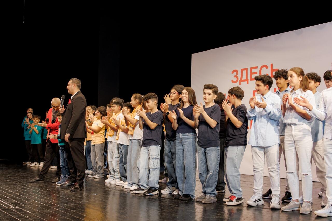 В Баку разгорелась битва смеха и креатива Юниор Лиги КВН сезона 2025–2026