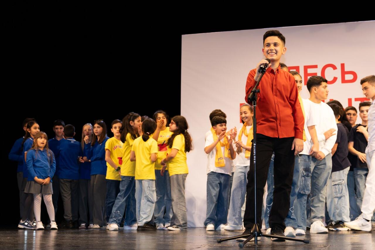 В Баку разгорелась битва смеха и креатива Юниор Лиги КВН сезона 2025–2026