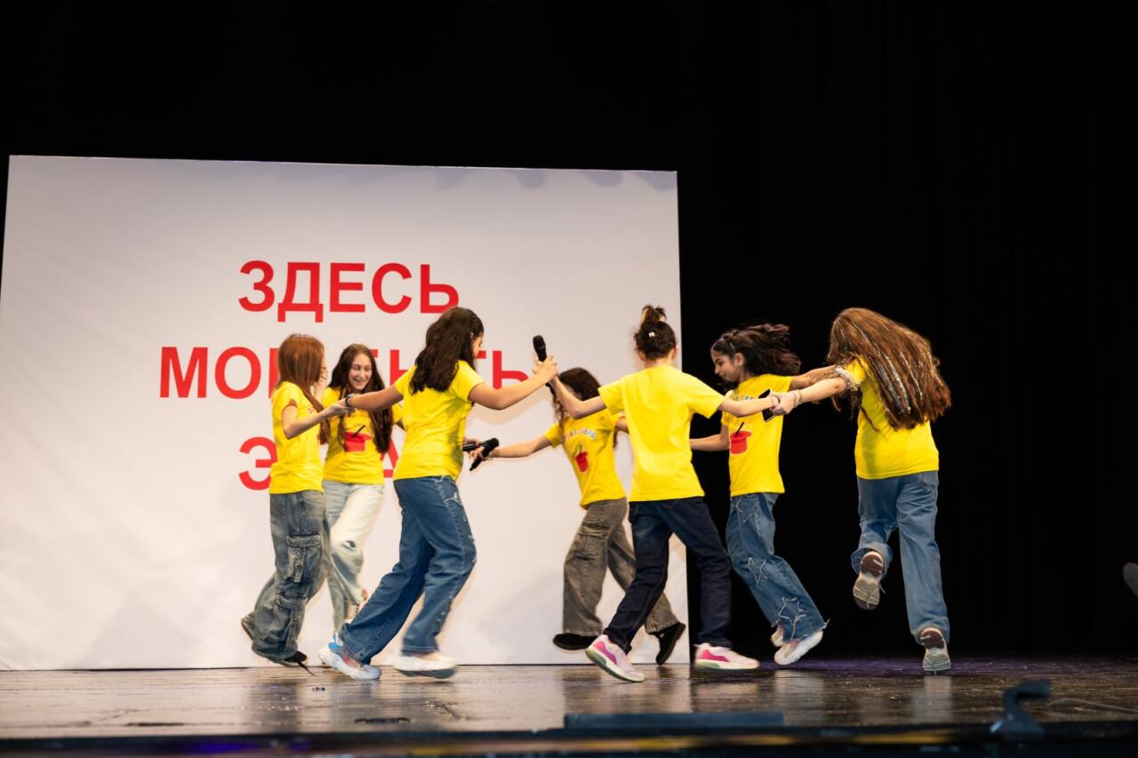 В Баку разгорелась битва смеха и креатива Юниор Лиги КВН сезона 2025–2026