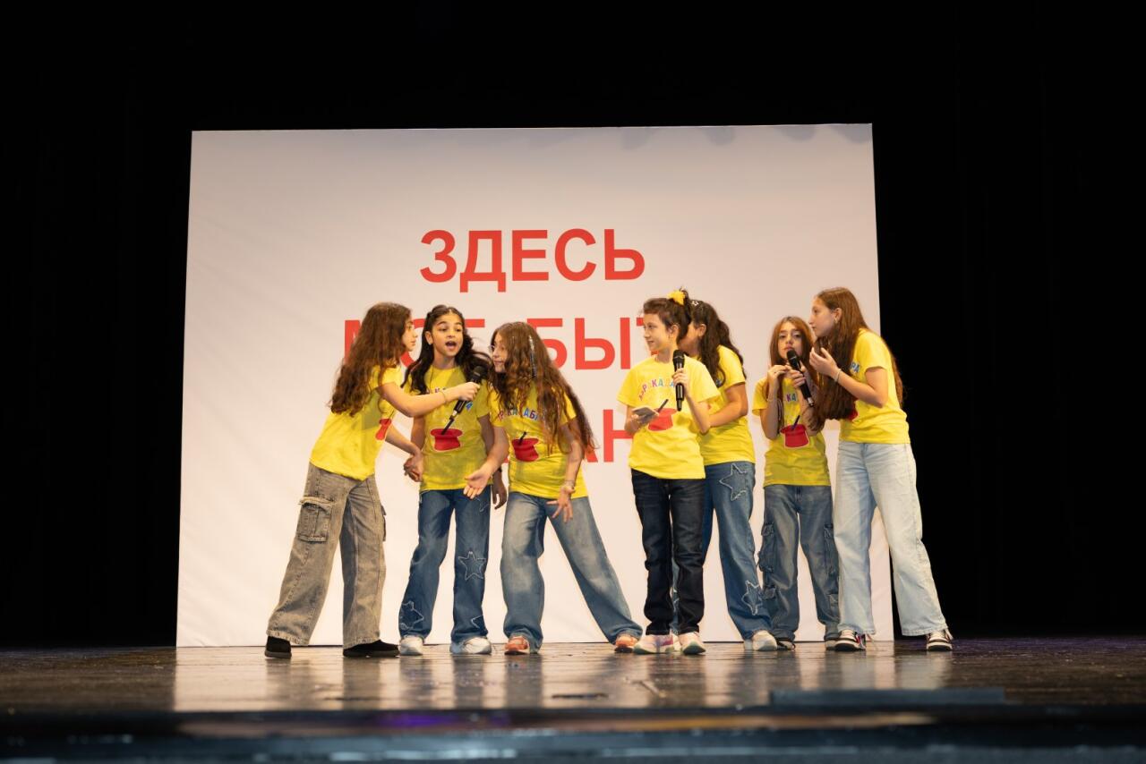 В Баку разгорелась битва смеха и креатива Юниор Лиги КВН сезона 2025–2026