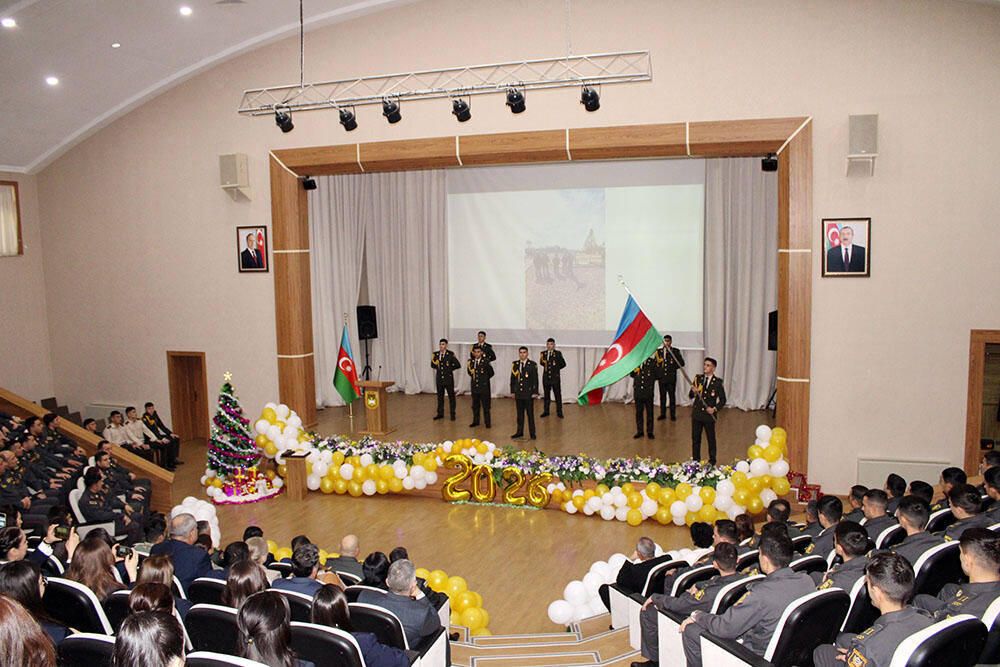 В Азербайджанской армии отмечены День солидарности азербайджанцев мира и Новый год