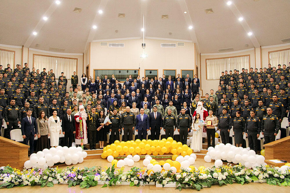 В Азербайджанской армии отмечены День солидарности азербайджанцев мира и Новый год