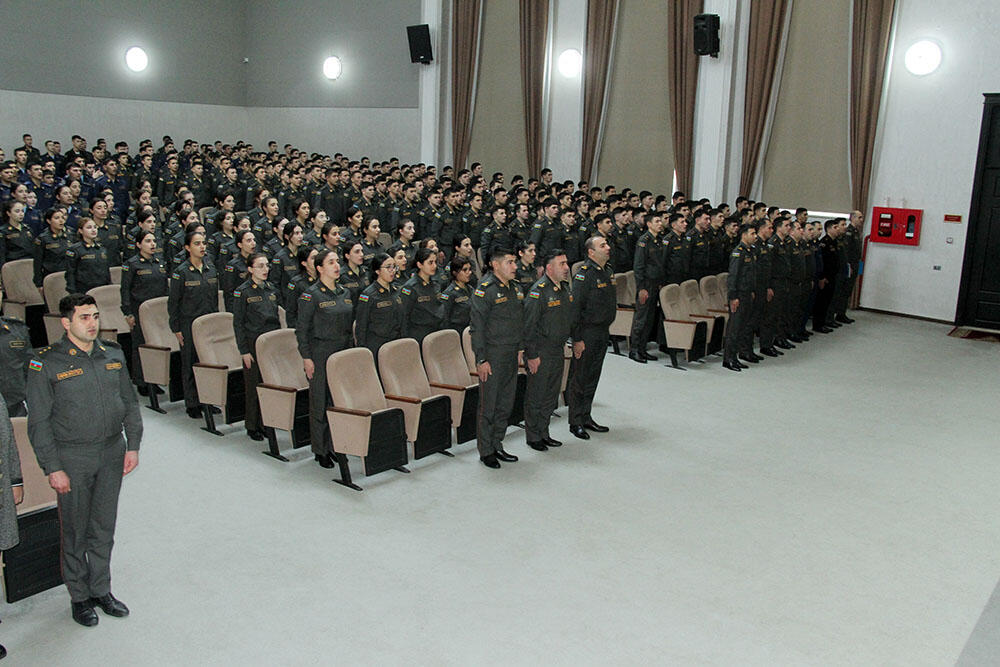 В Азербайджанской армии отмечены День солидарности азербайджанцев мира и Новый год