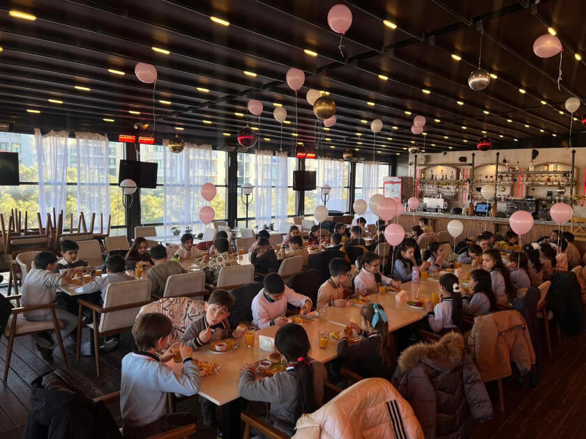 Heydər Əliyev Fondunun vitse-prezidenti Leyla Əliyevanın təşəbbüsü ilə Bakı Zooloji Parkında uşaqlar üçün bayram tədbiri təşkil olunub