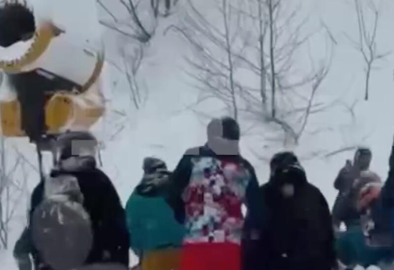 В России снежная лавина накрыла туристов